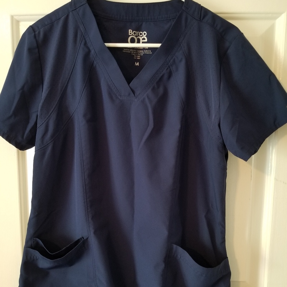 Barco One scrub top sz M